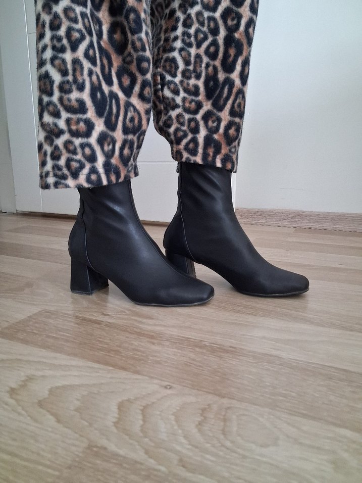 Siyah Deri Blok Topuklu Goth Kadın Bot - Görsel 5