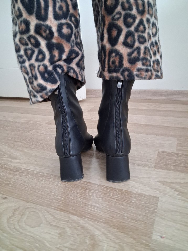 Siyah Deri Blok Topuklu Goth Kadın Bot - Görsel 4