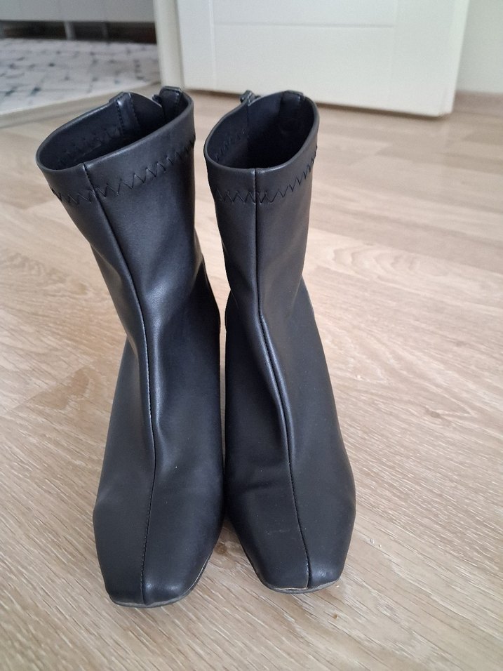 Siyah Deri Blok Topuklu Goth Kadın Bot - Görsel 2