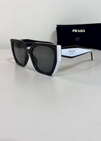 Prada Parlak Siyah Beyaz Kadın Güneş Gözlüğü