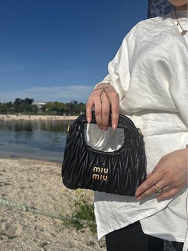 Beden Miu Miu elden ve askılı çanta