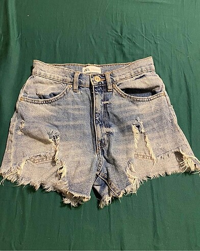 Zara Zara yırtık kot şort