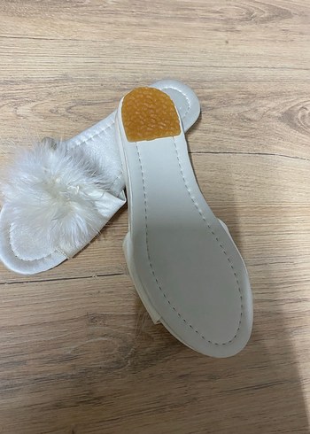 Diğer Beyaz Kürklü Kadın Dolgu Topuk Terlik