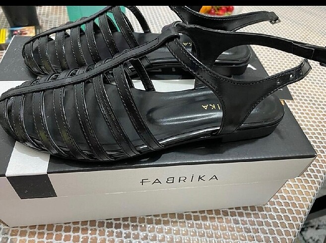 Fabrika marka sandalet