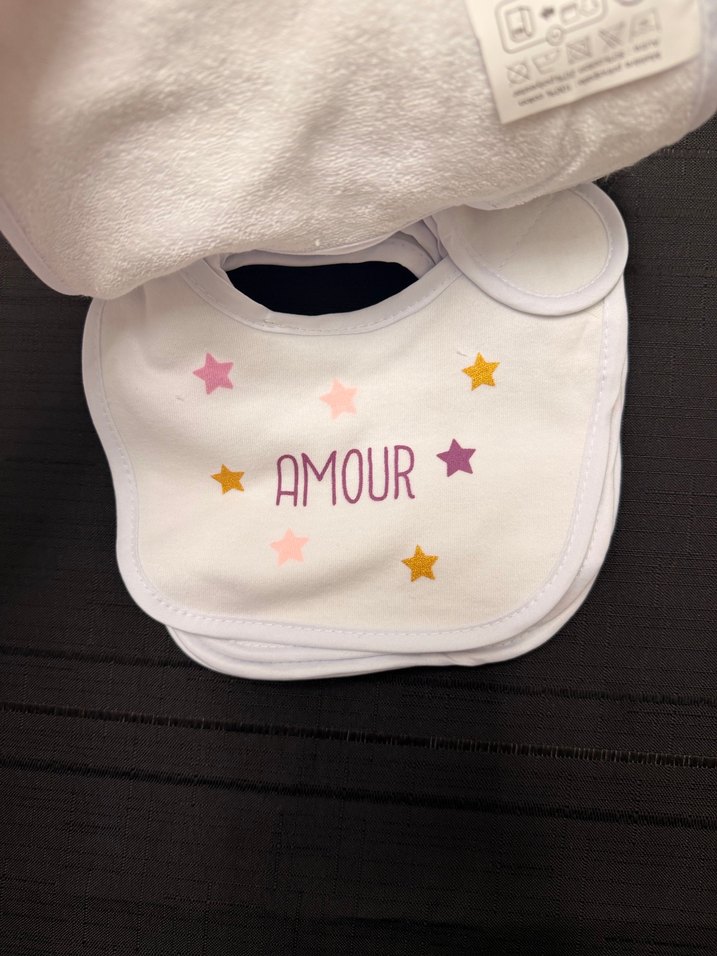 Beyaz Pastel Desenli Bebek Önlüğü - Görsel 3