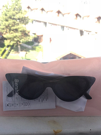 Bershka siyah gözlük