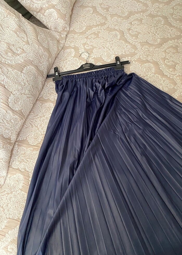 Kadriye baştürk deri görünümlü pilise etek - Görsel 2