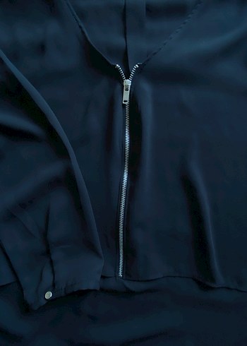 Bershka Siyah Kadın Uzun Kollu Midi Bluz - Görsel 3