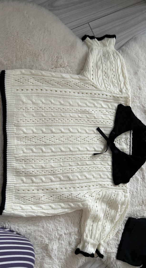 Siyah Yakalı Beyaz Örgü Kadın Kazak - Görsel 2