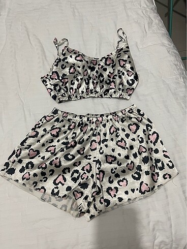 Diğer Saten Leopar pijama takımı