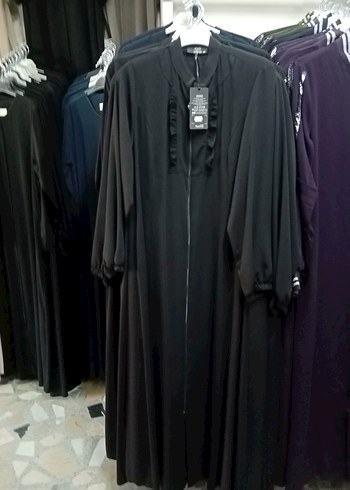 Uzun Siyah Gotik Tarz Kadın Kaban