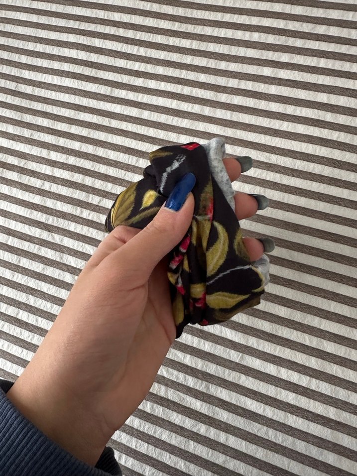 Kadın Çok Renkli Velcro Detaylı Fular - Görsel 3