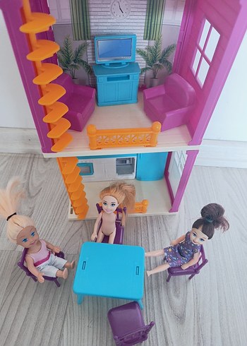 Renkli Pembe Oyuncak Bebek Evi