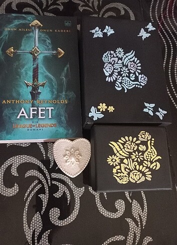 Afet: Bir League of Legends Romanı, 3 Adet kutu 