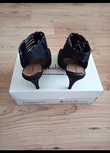 Siyah süet topuklu ayakkabı  - Görsel 8