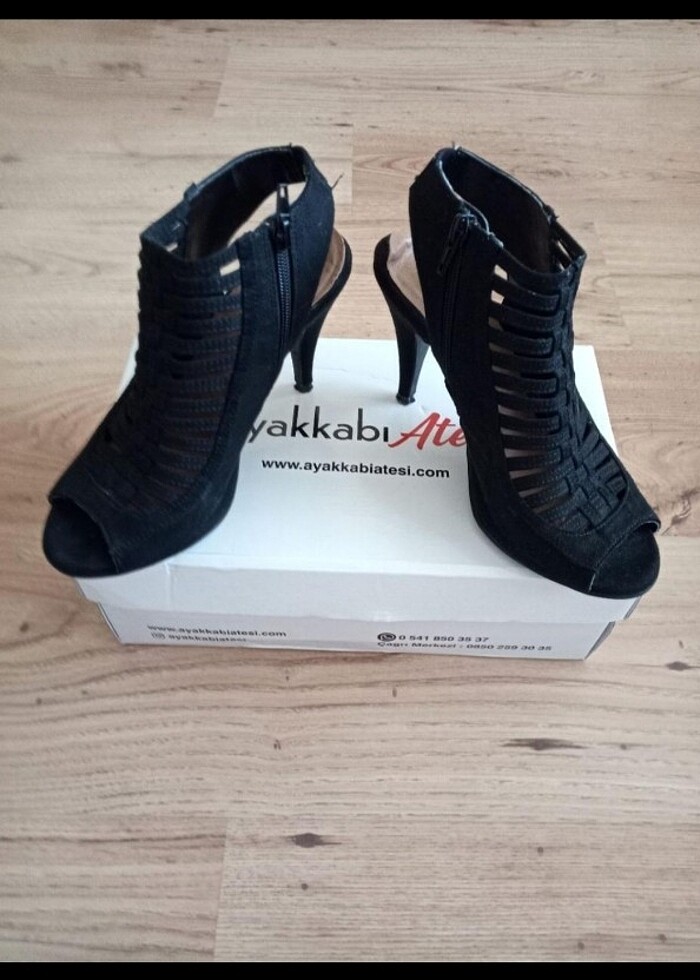 Siyah süet topuklu ayakkabı  - Görsel 4