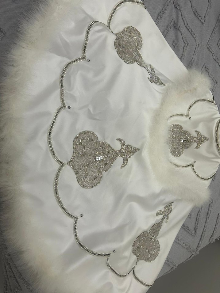 Beyaz Kürklü Erkek Çocuk Sünnet Kıyafeti doğan sünnetten alınmış - Görsel 3