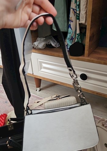 Beyaz Deri Fermuarlı Kadın Çanta