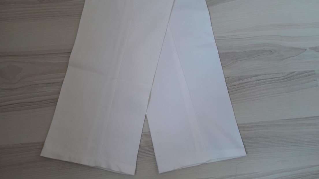 Kadın Beyaz Kumaş Pantolon Yırtmaçlı - Görsel 2