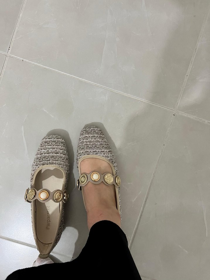 Düğmeli Bej Kadın Babet
1 kere tek giyildi - Görsel 3