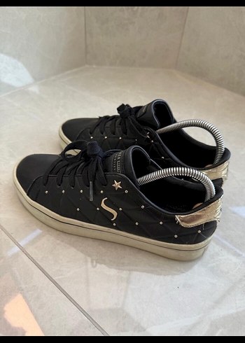 37,5 Beden Skechers ayakkabı