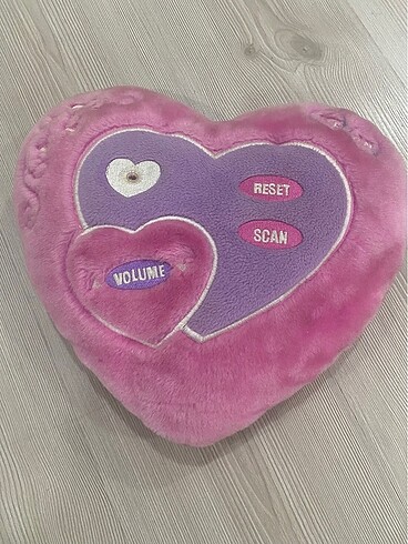 Peluş radyolu yastık