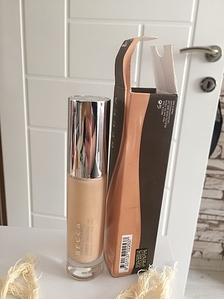 Becca ultimate coverage 24 hour foundation