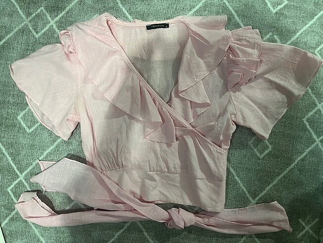 Pembe gömlek