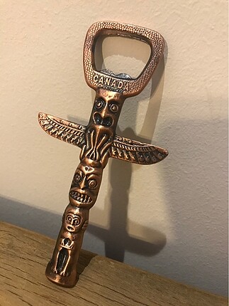 Canada totem şişe açacağı