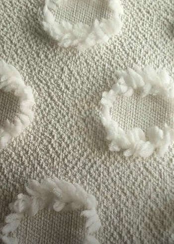 Beyaz Nakışlı Parlak Yatak Örtüsü - Görsel 2