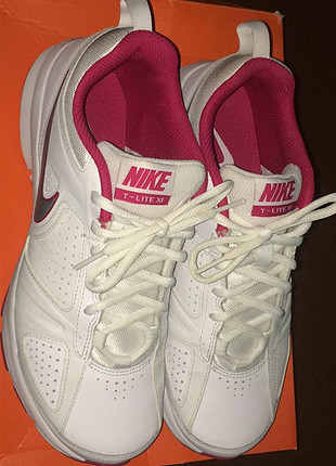 40 Beden beyaz Renk 41 Numara Nike spor ayakkabı 