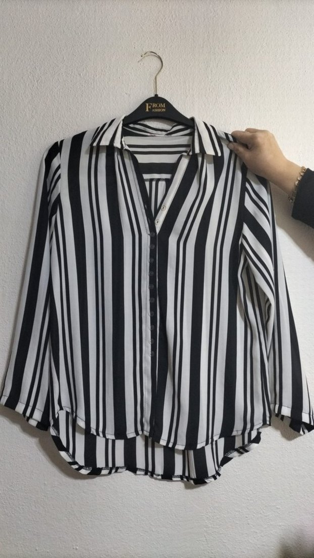 Düğmeli Zebra Desenli V Yaka Kadın Gömlek - Görsel 2