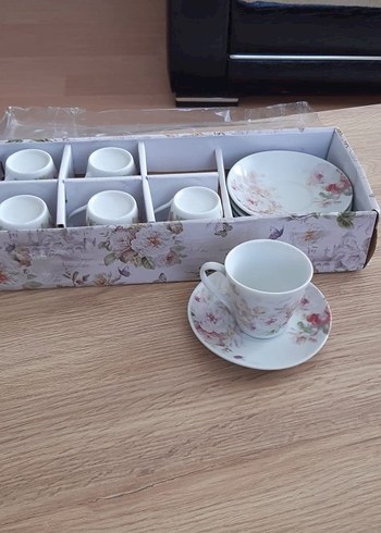 Pastel Çiçek Desenli Beyaz Porselen Fincan Takımı - Görsel 2