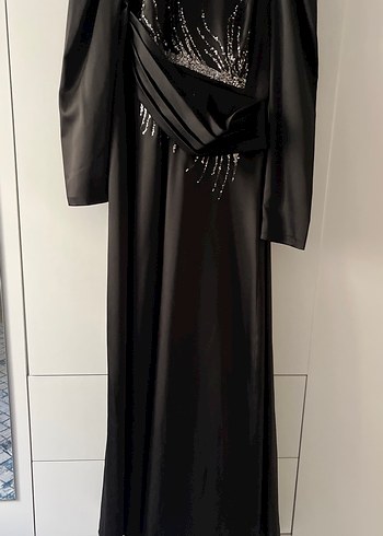 Siyah İşlemeli Gotik Uzun Abiye Elbise - Görsel 2