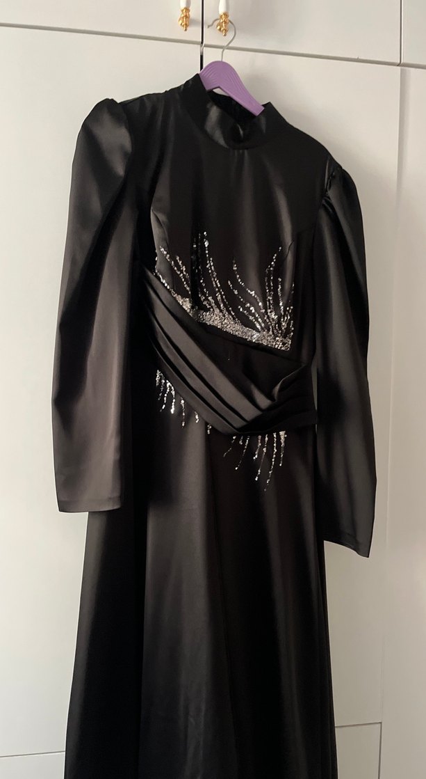 Siyah İşlemeli Gotik Uzun Abiye Elbise - Görsel 5