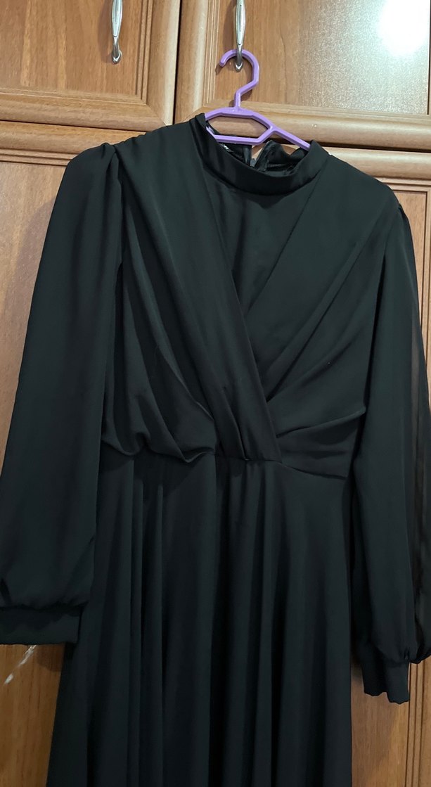 Uzun Siyah Drapeli Gotik Elbise - Görsel 4