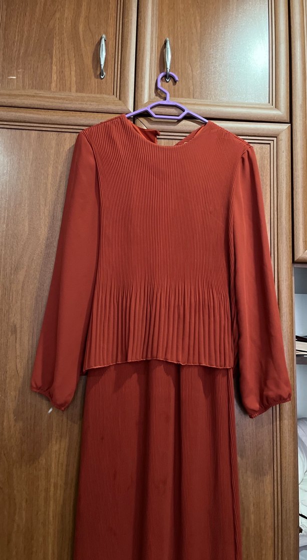 Uzun Kollu Pilili Kahverengi Elbise - Görsel 3