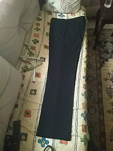 Siyah kaliteli KUMAŞ PANTOLON bedeni 40 beden .olçuler aciklama