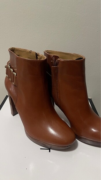 Nine west bot