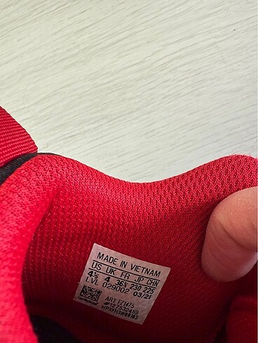 36 Beden siyah Renk Adidas erkek çocuk basketbol ayakkabısı 36.5 numara