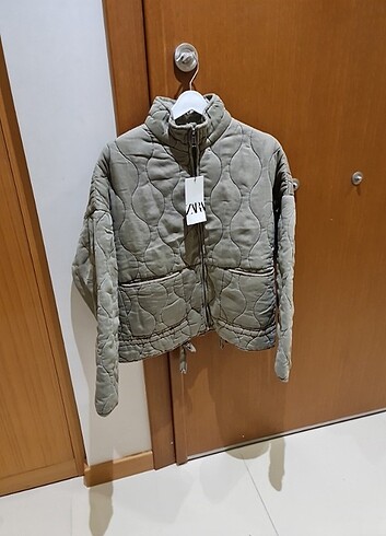 m Beden yeşil Renk Zara kapitone mont