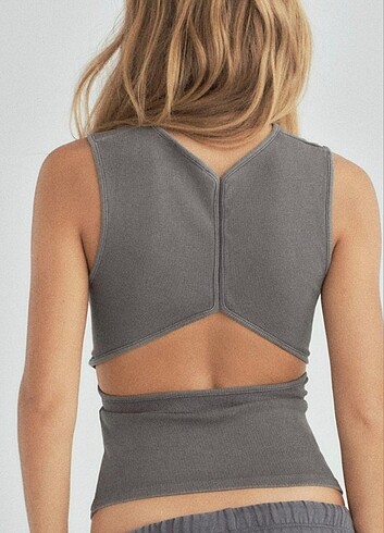 Zara sırt detayli top