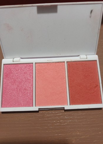 Beyaz LOVE Yazılı Blush Palet - Görsel 3