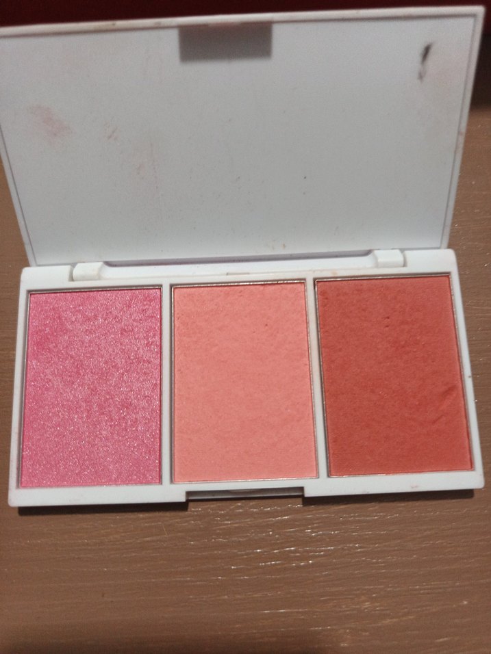 Beyaz LOVE Yazılı Blush Palet - Görsel 3