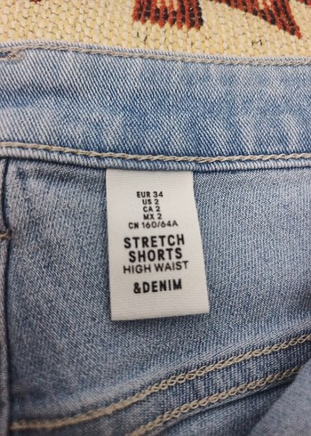 Kadın Mavi Batik Desenli Denim Mini Şort - Görsel 3