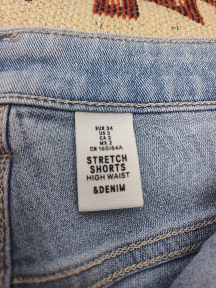 Kadın Mavi Batik Desenli Denim Mini Şort - Görsel 3