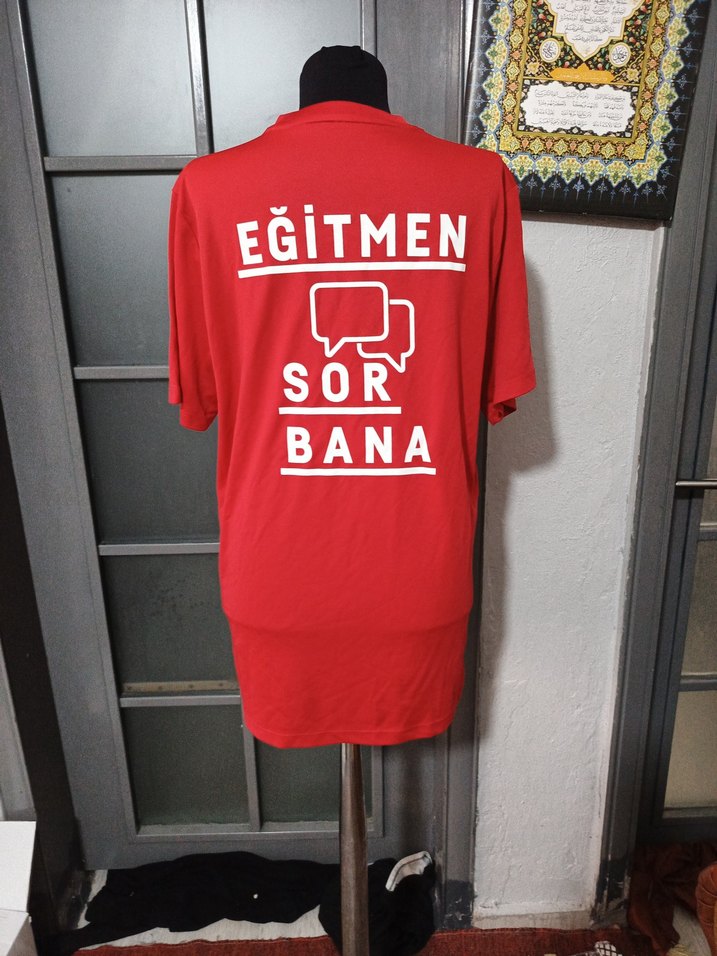 Kırmızı Rahat Kesim Spor Tişört - Görsel 3