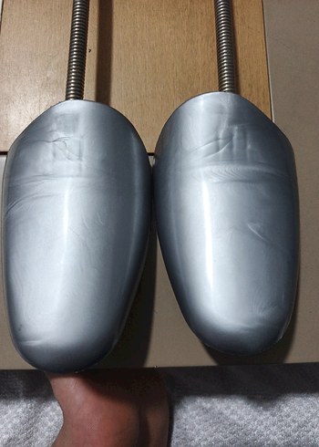 Gri Minimalist Ayakkabı Kalıbı - Görsel 2