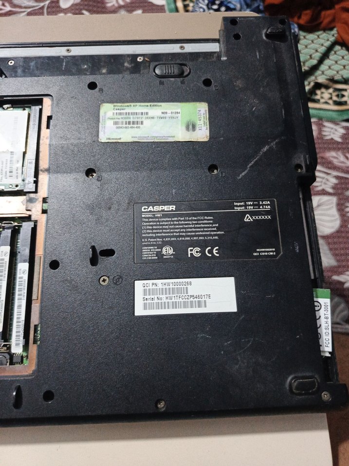 Eksik Tuşlu Gri Laptop - Görsel 4