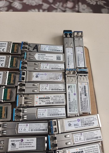 Çeşitli Gri Bilgisayar Bileşenleri - Görsel 3